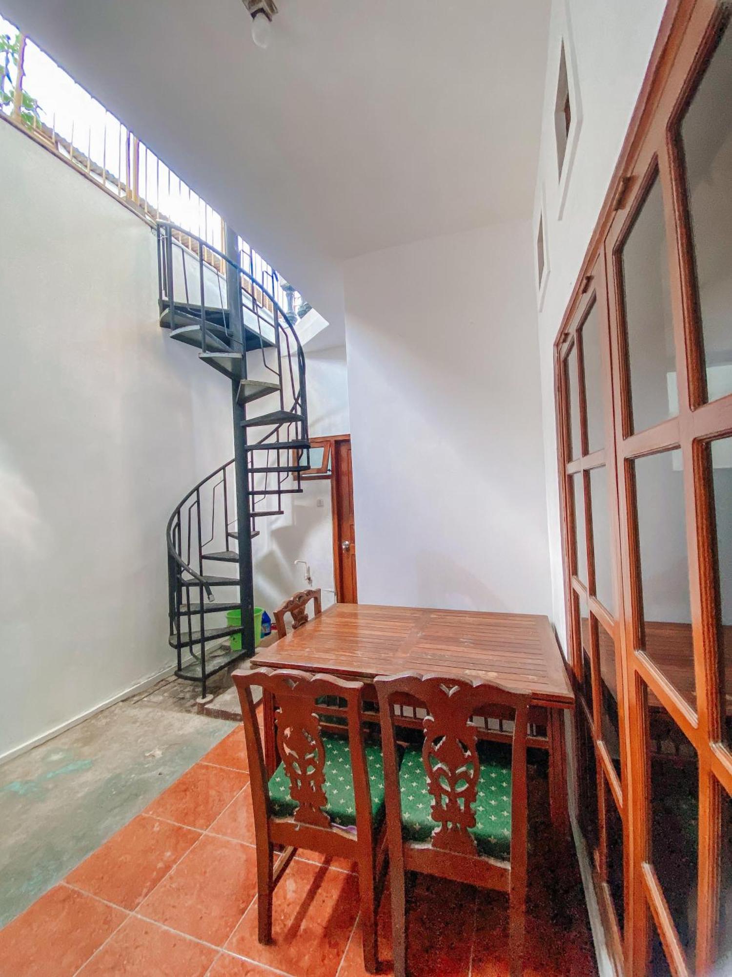Laura'S Backpacker 523 Hostel Yogyakarta Exterior photo