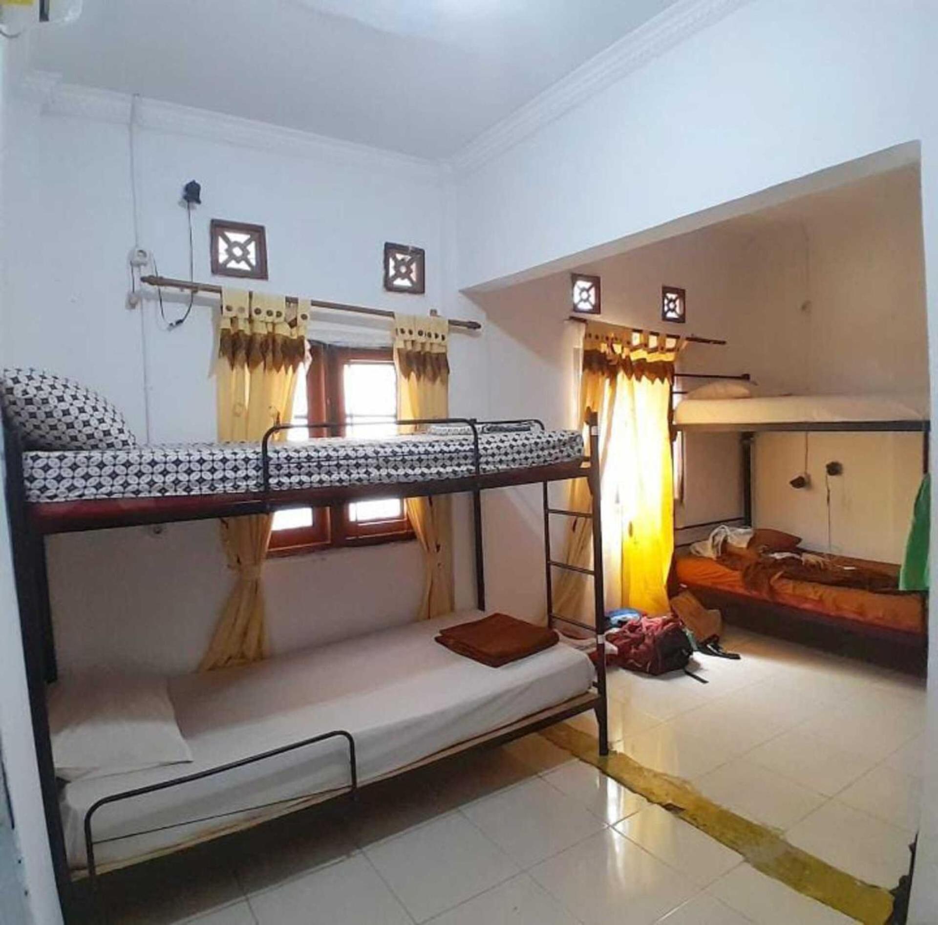Laura'S Backpacker 523 Hostel Yogyakarta Exterior photo