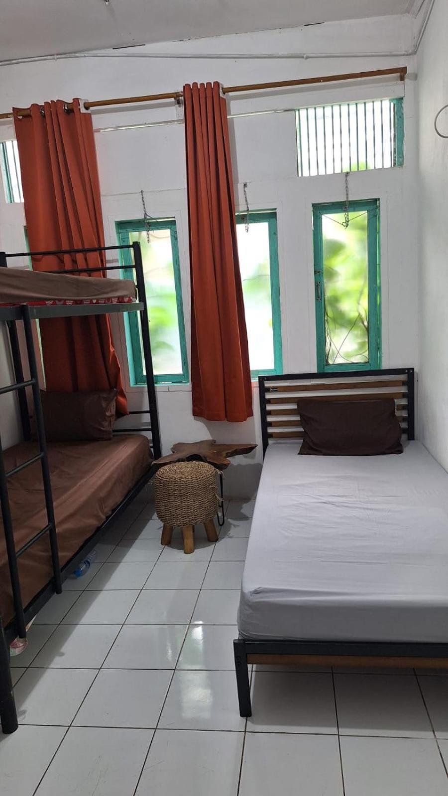 Laura'S Backpacker 523 Hostel Yogyakarta Exterior photo